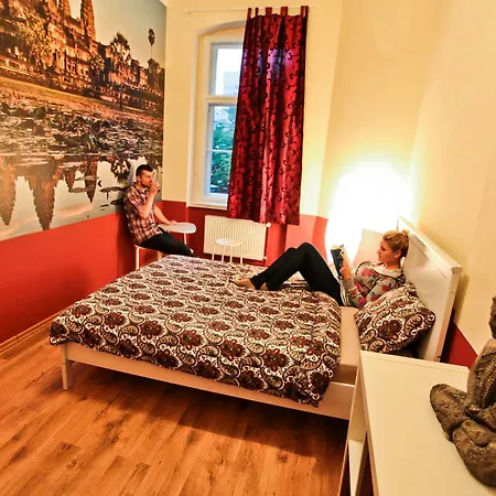 بيت شباب Poco Loco بوزنان